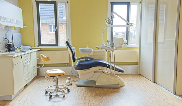 Behandlungszimmer in der kieferorthopädischen Praxis von Zahnspangenglück